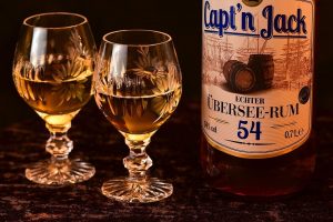 世界で最も高価なお酒10選！ボトルにも3000個のダイヤモンドがついたお酒も