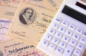 小切手をオンラインで入金する方法！モバイルデポジットとは？